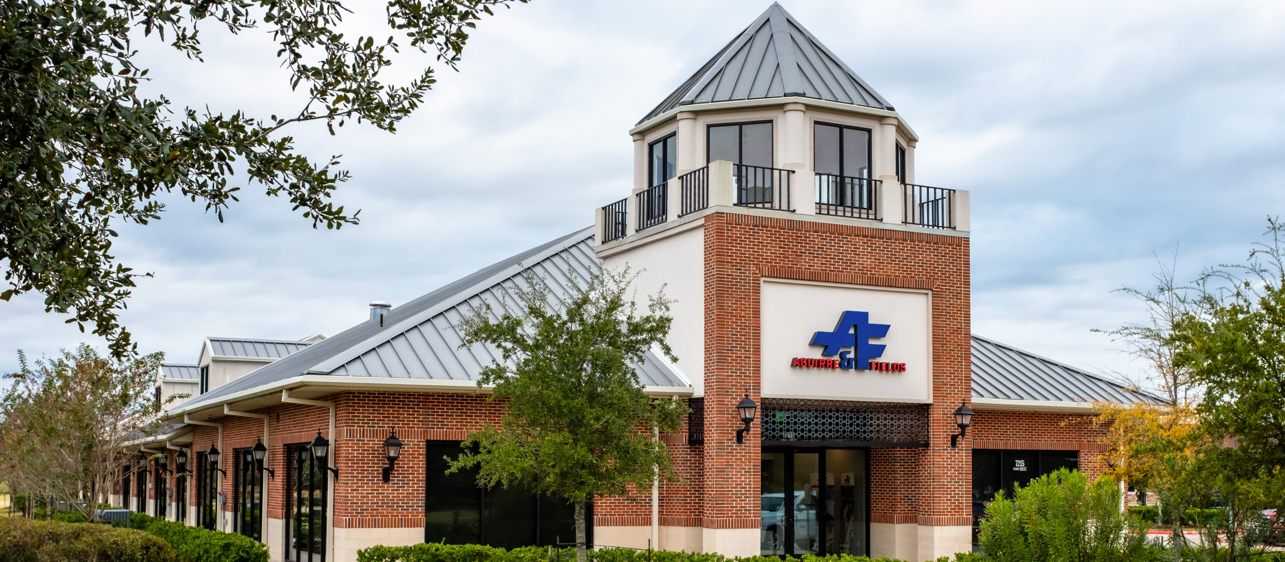 Front view of Aguirre & Fields Sugar Land Office Bldg