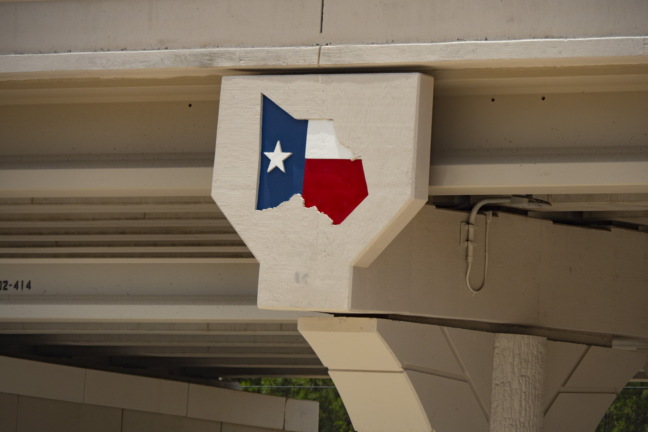 Decorative support at SH 249 Tomball Tollway