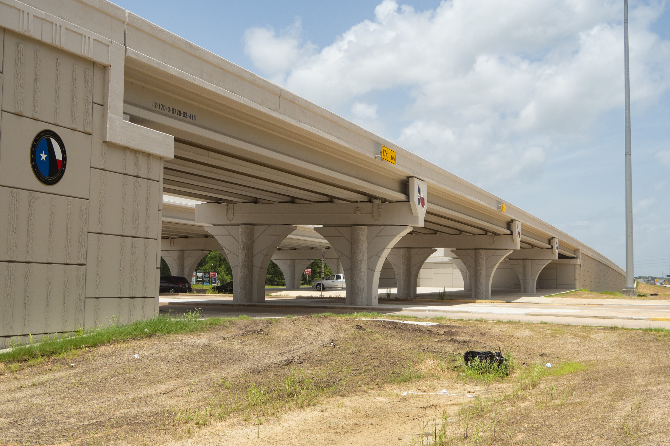 Bridge columns at SH 249 Tomball Tollway