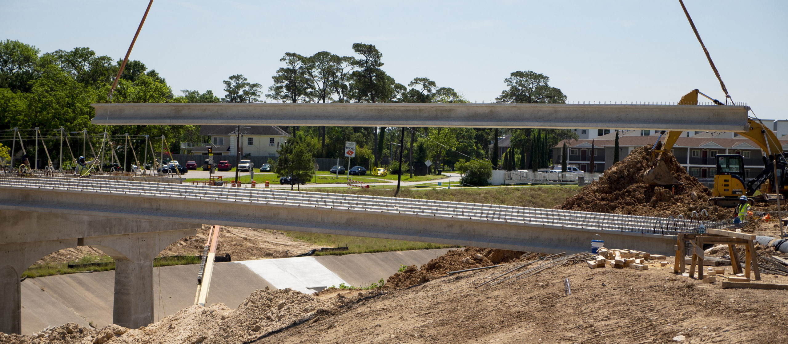 Workers navigating beam at Ardmore Street Bridge Replacement project